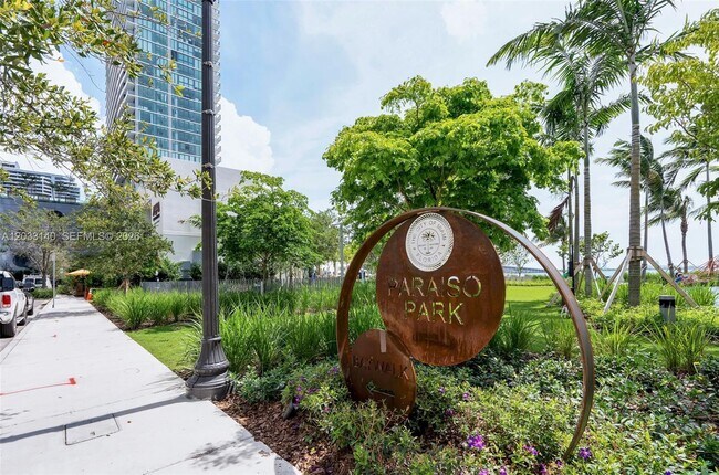 Foto del edificio - 501 NE 31st St