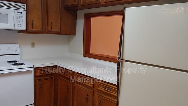 Building Photo - 302 Aspen Ct