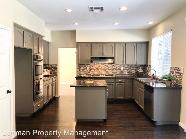 Foto del edificio - 5 br, 3 bath House - 4904 Dartford Place