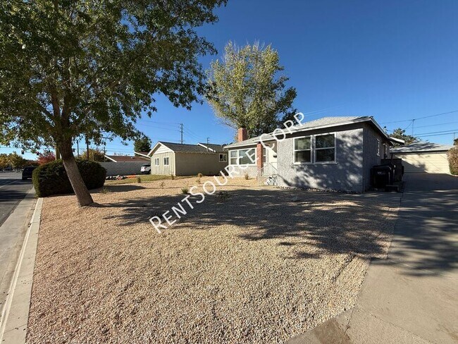 Foto del edificio - 44415 Lowtree Ave