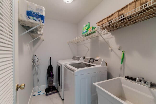 Foto del edificio - 13621 Barberry Dr