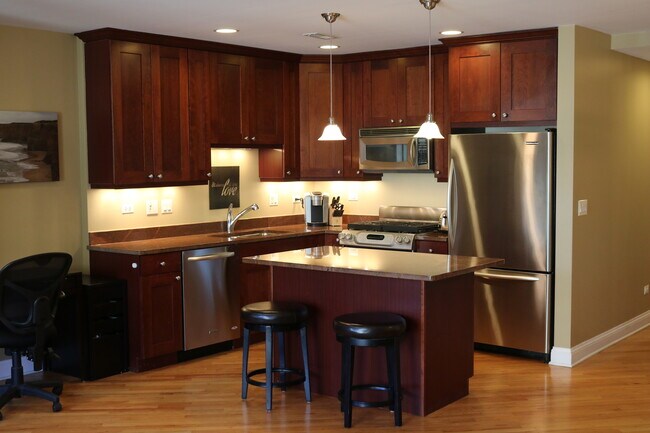 Foto del edificio - 708 W Barry Ave