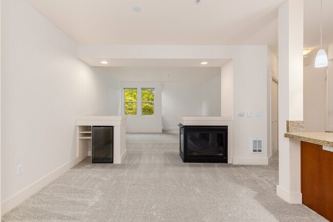 Foto del edificio - Updated 2 Bedroom 2 Bath Redmond - 1 Car Detached Garage