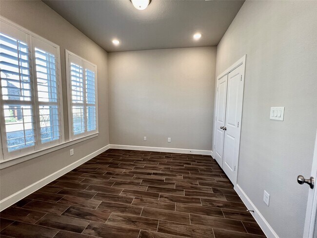 Foto del edificio - 547 Kingston Ln