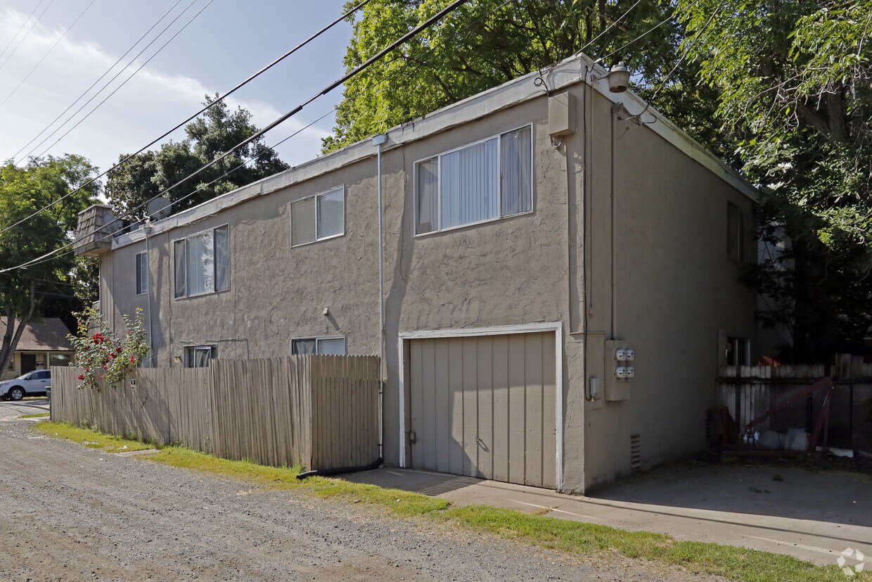 Building Photo - 216 26th St
