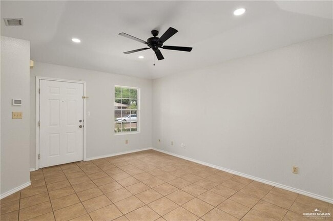 Building Photo - 16 Thornwood Dr