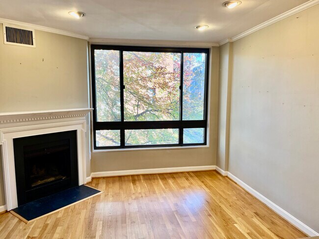 Foto del edificio - 3825 Davis Pl NW