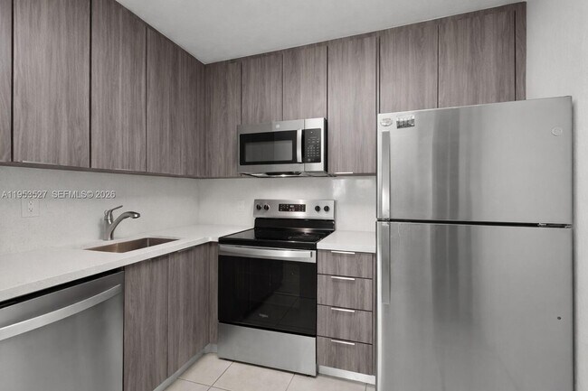 Building Photo - 11116 Royal Palm Blvd