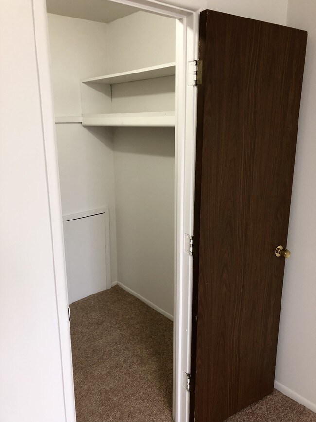 Mound Manor Apartments 3255632684 Mound Rd Warren, MI Apartments