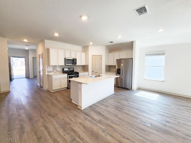 Building Photo - 120 Sweetwater Crk Ln