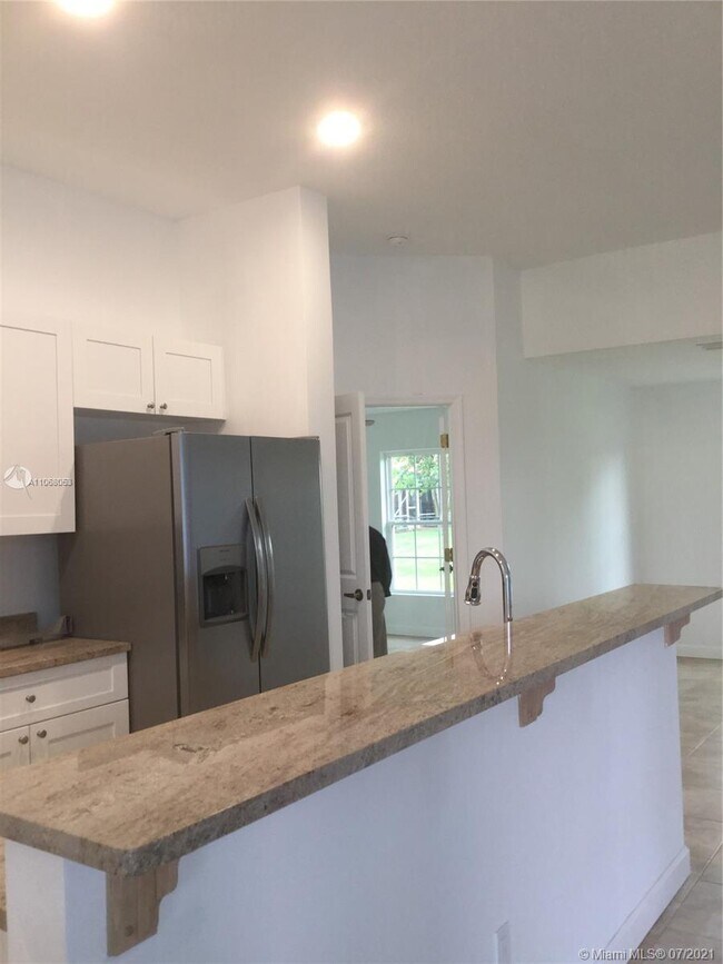 Foto del edificio - 1855 17th Ave SW