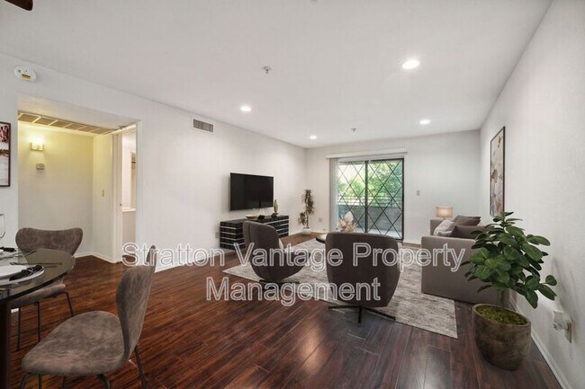 Foto del edificio - 7777 E Main St