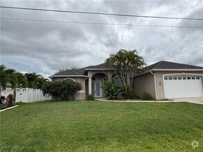 Building Photo - 420 SE 13th Pl