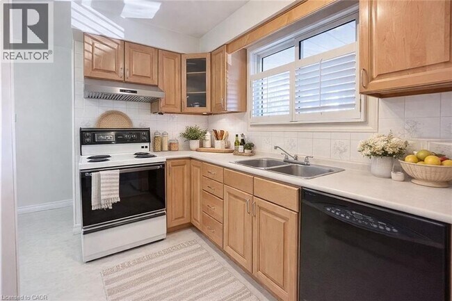 Photo du bâtiment - 514 Fallingbrook Dr