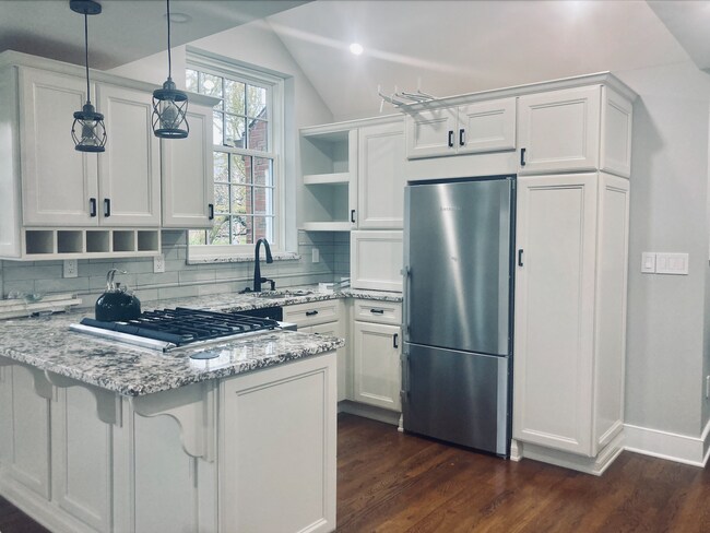 kitchen - 5601 Dunmoyle St