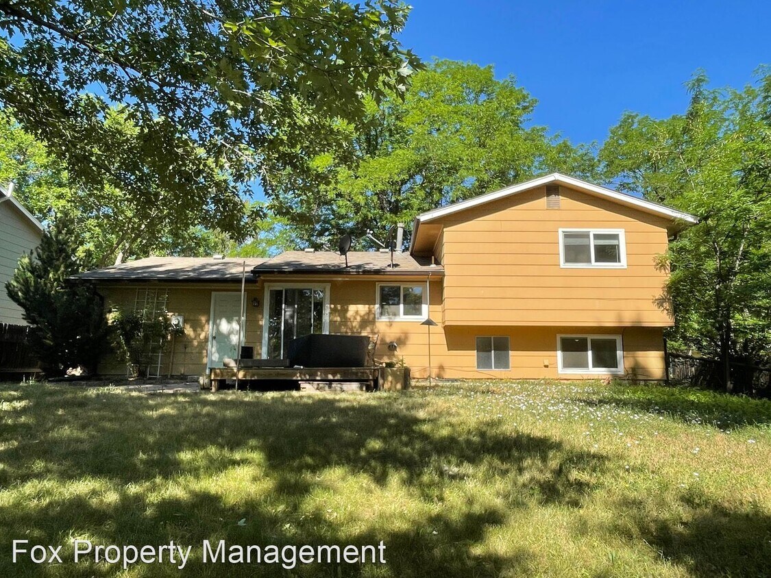 3 br, 1.5 bath House 2450 Senator Drive House Rental in Louisville