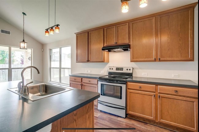 Building Photo - 429 Foxcraft Dr