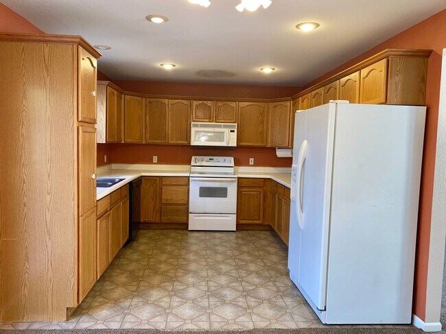 Building Photo - 811 Oxford Dr