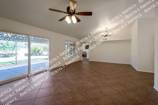 Building Photo - 1530 E Whitten St