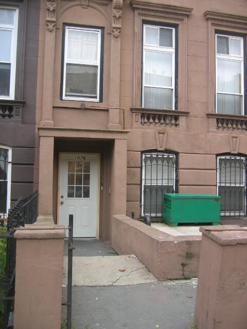 Foto del edificio - 1076 Dean St
