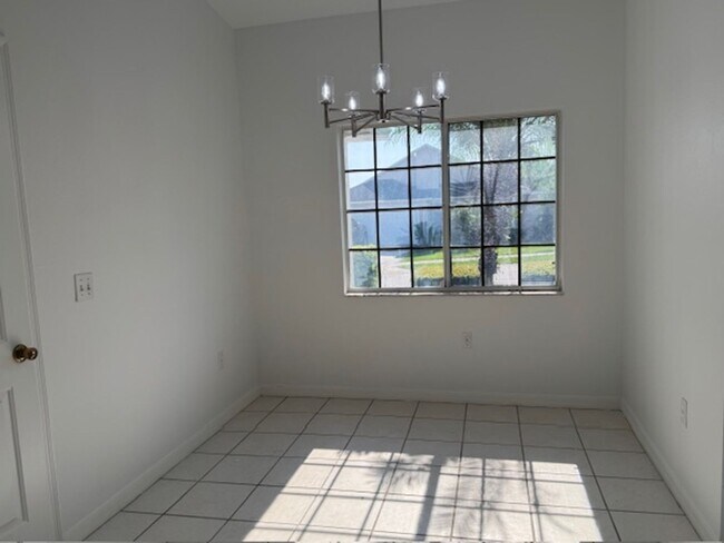 Building Photo - 838 Hillcrest Dr