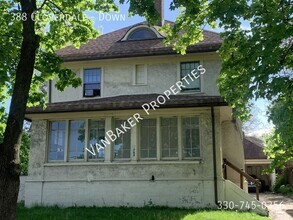 Building Photo - 388 Cloverdale Ave