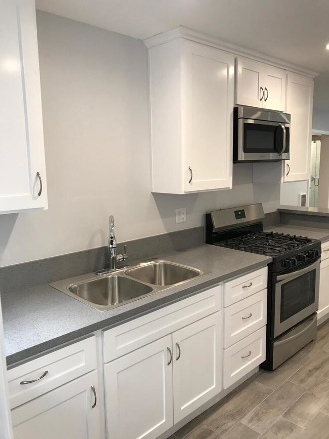 Kitchen - 1116 N Sweetzer Ave