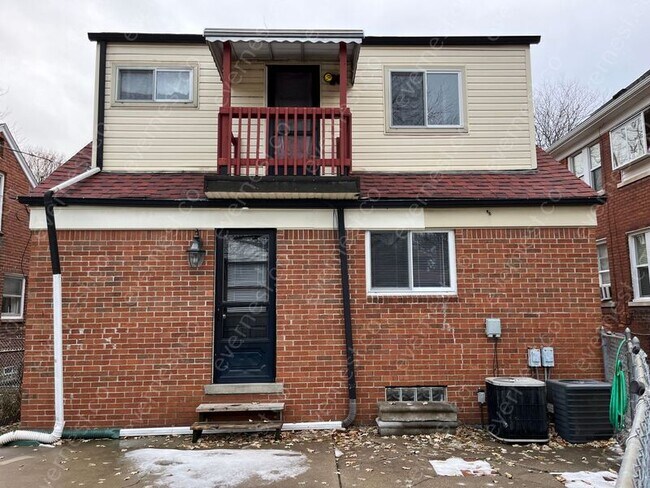 Building Photo - 932 Beaconsfield Ave