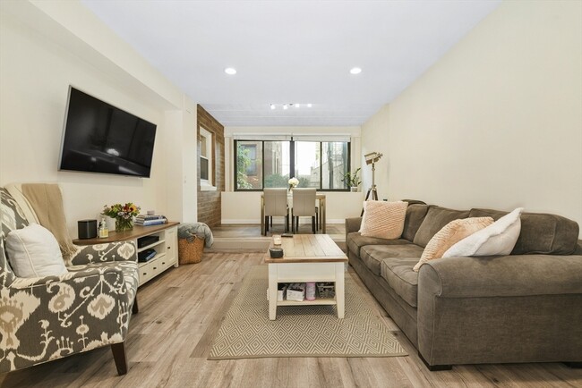 Building Photo - 24 Juniper St