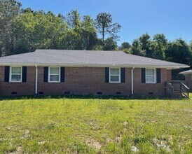 Building Photo - 3108 Plantation Dr