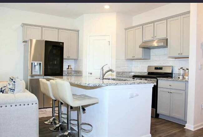 Foto del edificio - 3528 Bells Lk Cir