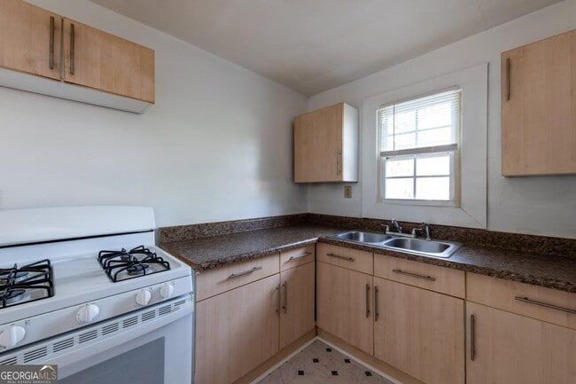 Foto del edificio - 1801 Oakmont Dr NW