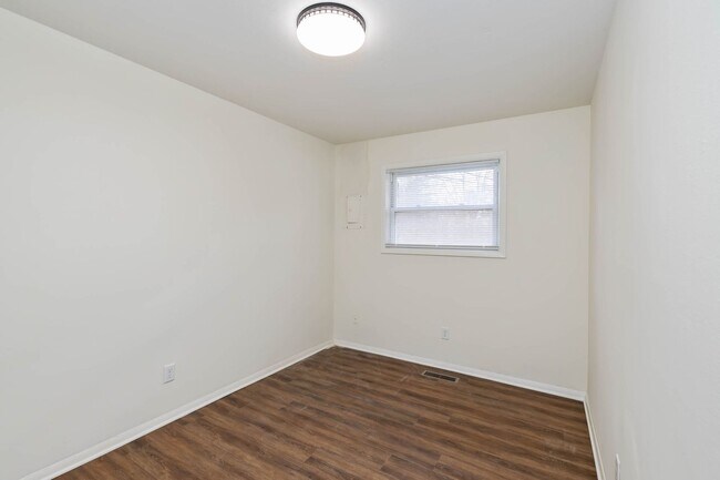 Foto del edificio - 2219-2221 Fairfax Road