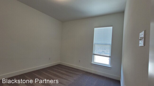 Building Photo - 4 br, 2 bath House - 10662 Deric Ave