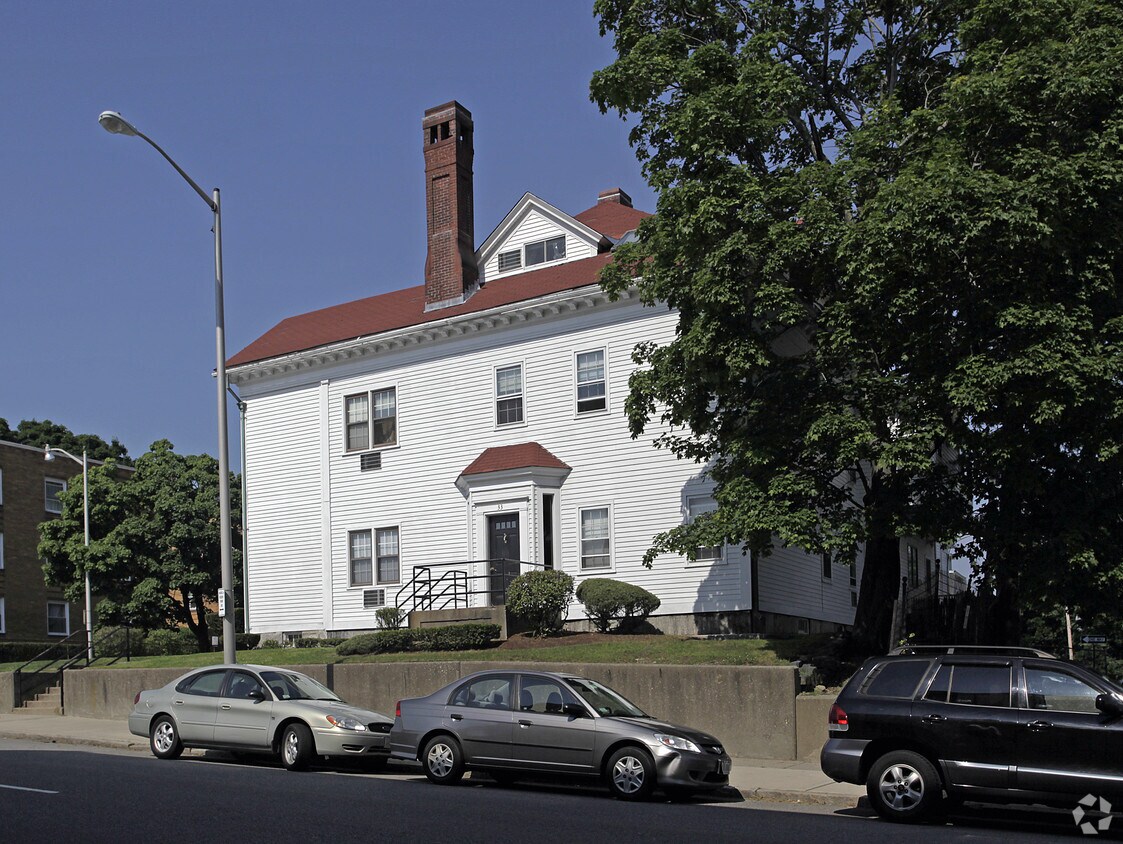 Building Photo - 33 Chestnut St