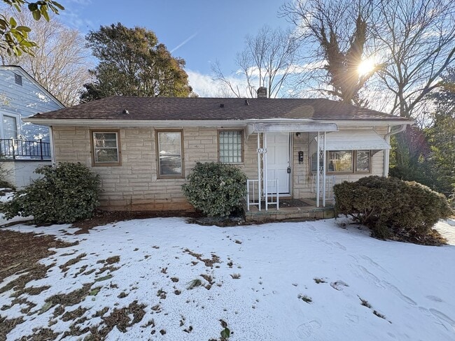 MOVE IN SPECIAL: 3 Bedroom, 1 Bathroom House in Winston-Salem! - MOVE IN SPECIAL: 3 Bedroom, 1 Bathroom House in Winston-Salem!
