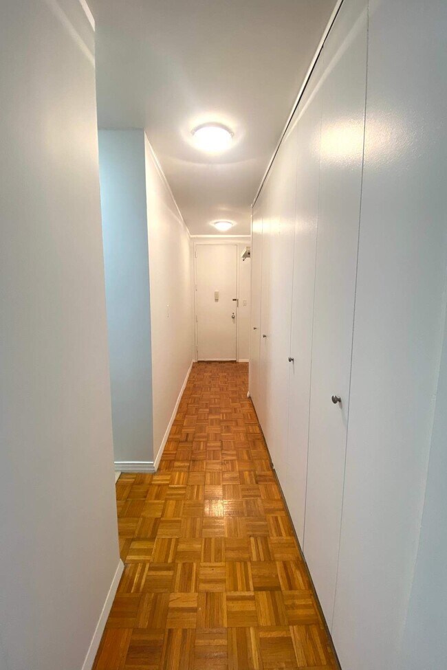 Foto del edificio - 250 S End Ave