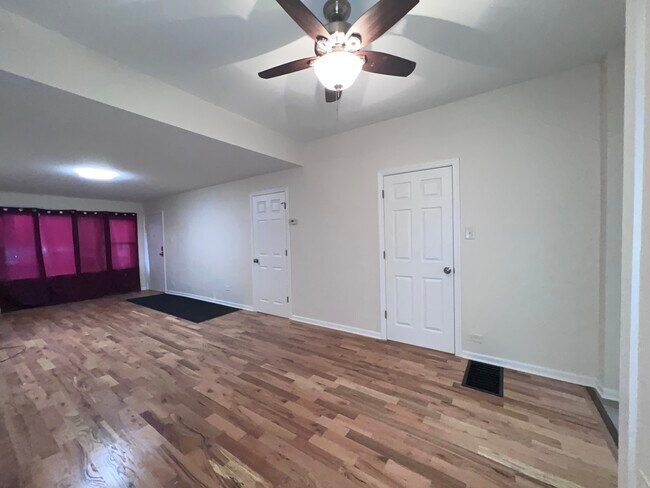 Foto del edificio - 8919 S Muskegon Ave