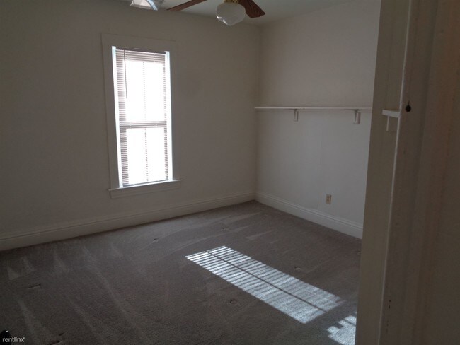 Building Photo - 2 br, 1 bath  - 424 E Prairie St #2