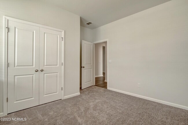 Foto del edificio - 1329 Clendon Cir