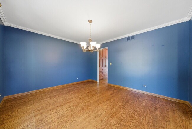 Foto del edificio - Spacious 4-Bedroom Home with Finished Basement and Modern Upgrades in Grayslake