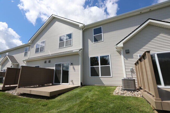 Building Photo - 1502 Salt Springs Dr