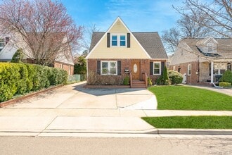 Building Photo - 14 Milton Ct