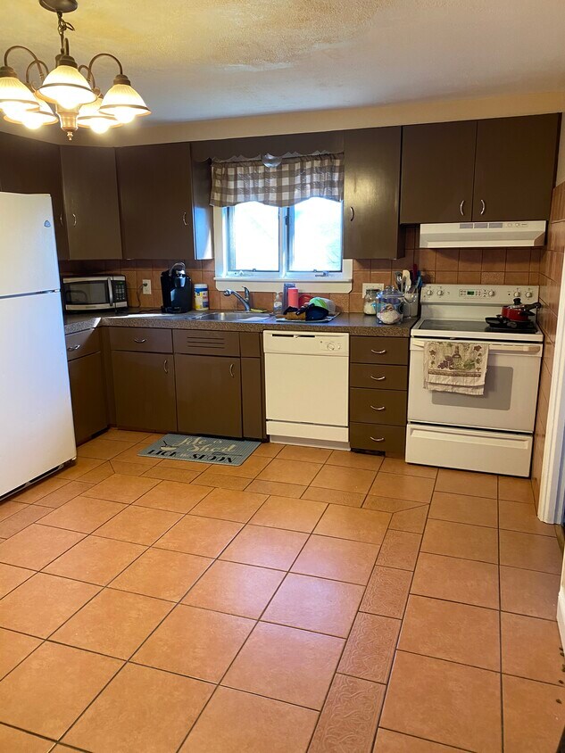 Eat in kitchen - 589 Providence St