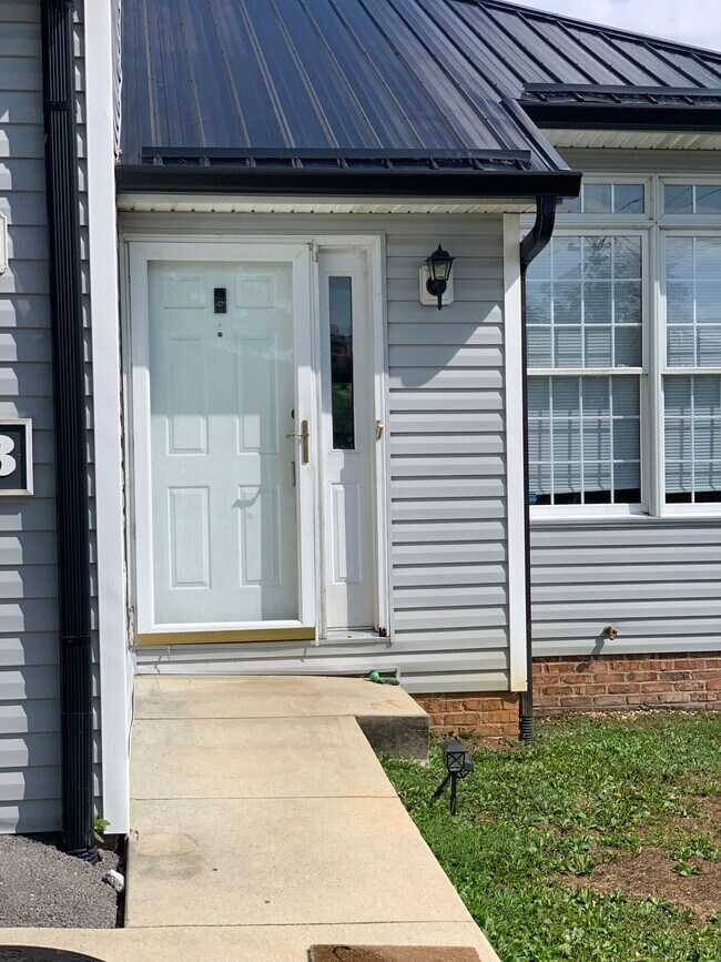 Foto del edificio - 21451 Clear Creek Rd
