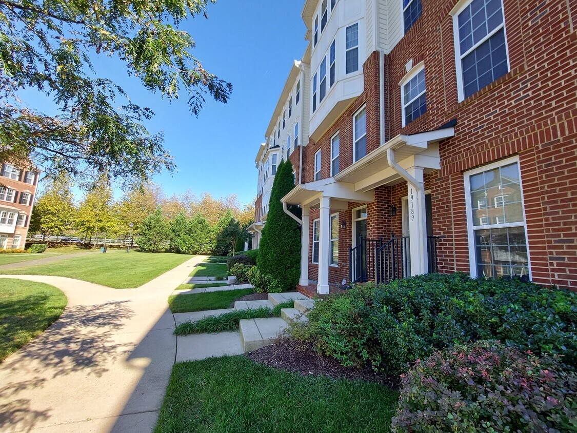 19189 Winmeade Dr Unit 19189, Leesburg, VA 20176 Condo for Rent in