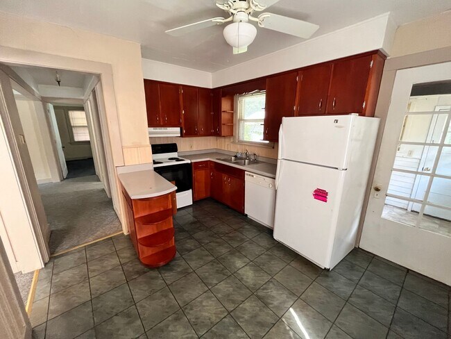Foto del edificio - 3 Bedroom, 2 Bath on Campus