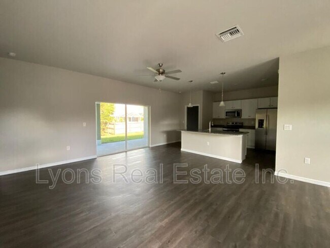 Foto del edificio - 23204 Frederick Ave