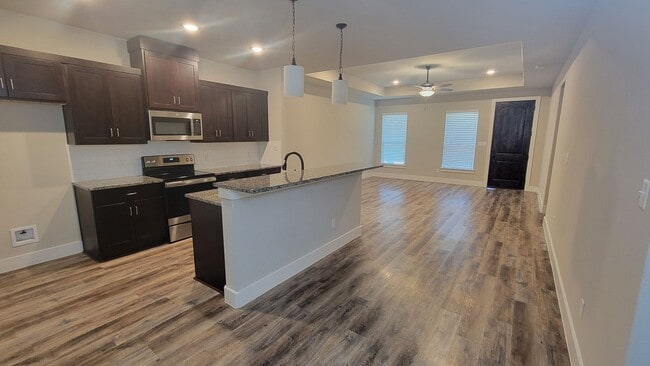 Foto del edificio - COMING SOON - Commuter Friendly - 3/2/2