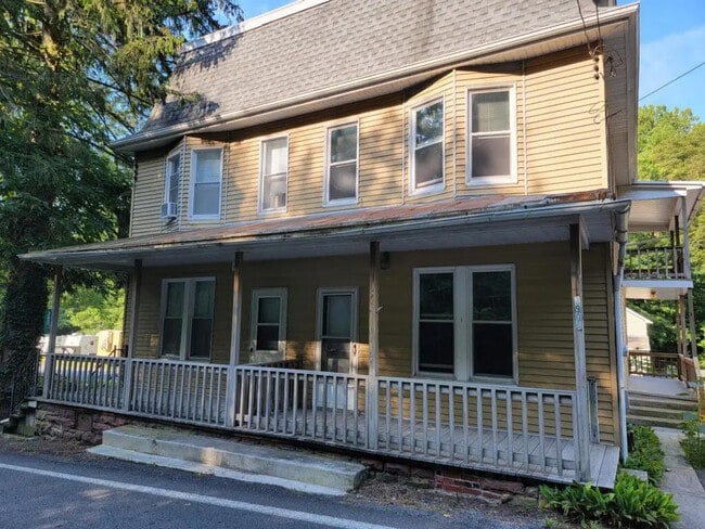 Building Photo - 390 N Clay Rd